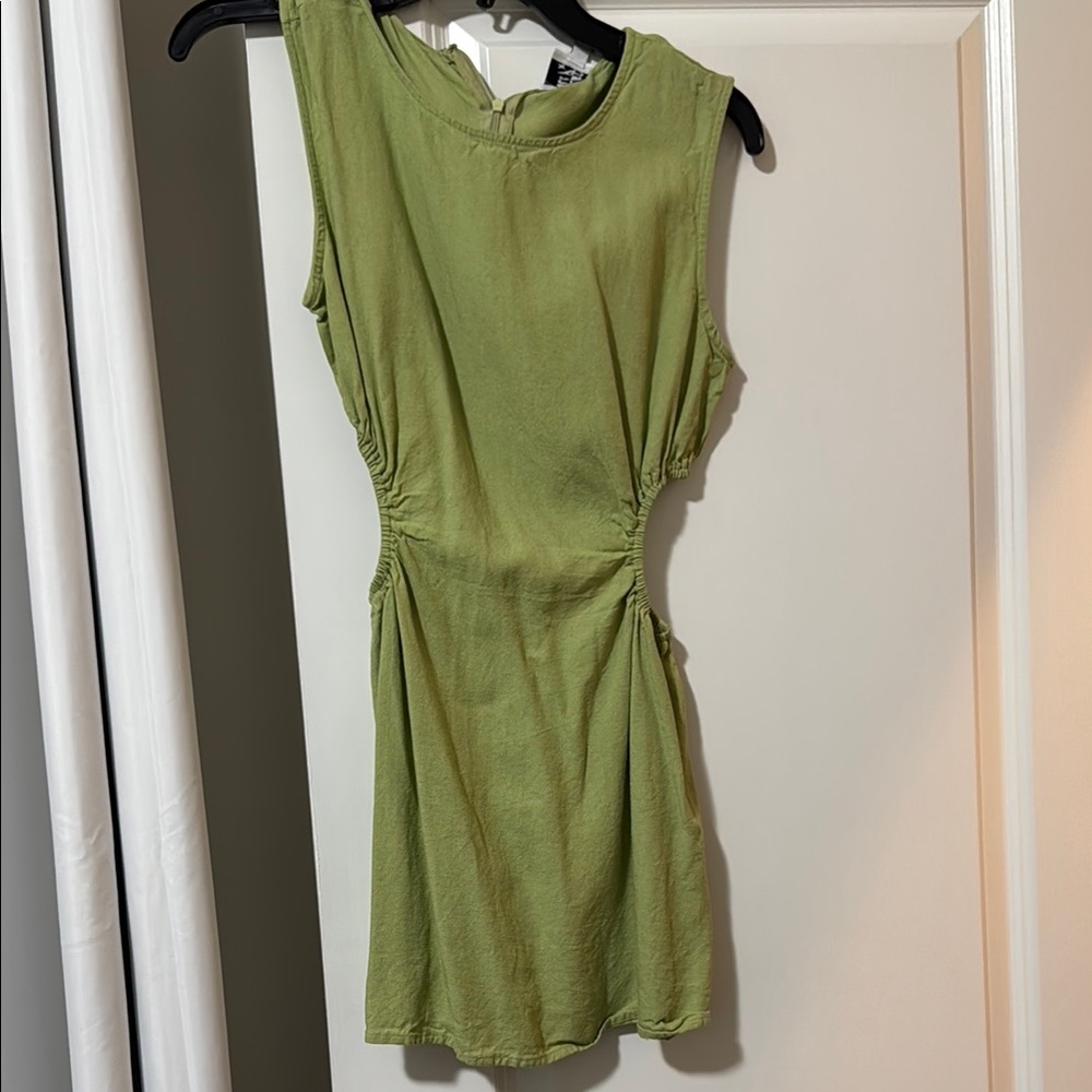Green Sleeveless Dress